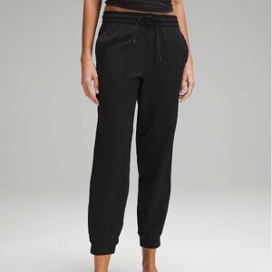 Lululemon Black Soft Jersey Classic Mid Rise Jogger 7/8 Length Size M